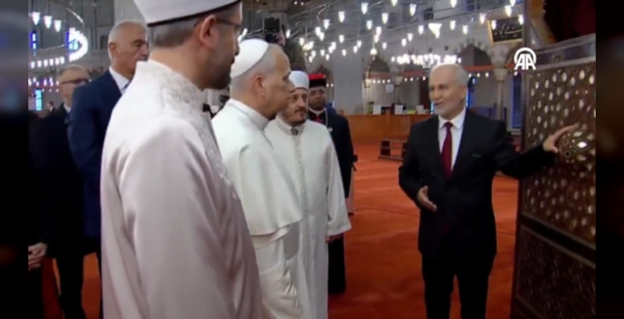 Papa 14. Leo, Sultanahmet Camii'ni ziyaret ediyor