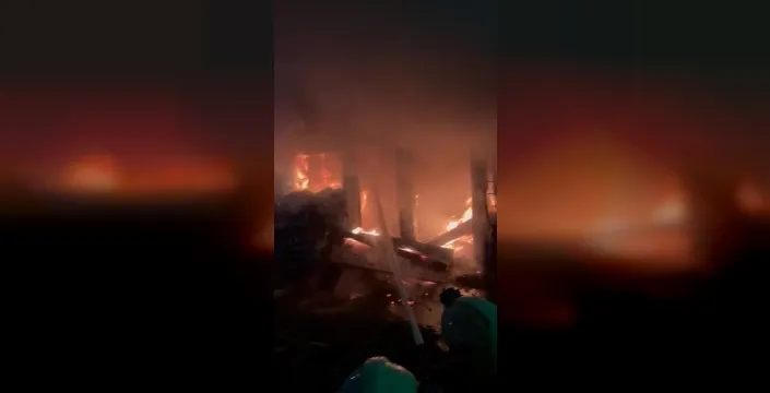 Rize'de kömürlük yangınında kritik müdahale: Alevler üst katlara sıçramadan kontrol altına alındı