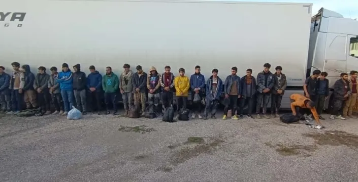 TIR'ın şok edici sırrı: Düzensiz göçmen yakalandı