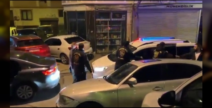 58 yıl hapis cezasıyla aranan kadın Beyoğlu'nda suçüstü yakalandı