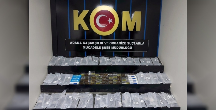 Adana'da ruhsatsız muayenehanelere baskın: 3 gözaltı, binlerce kaçak ilaç ele geçirildi