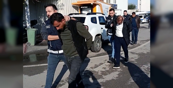 Adana'da şok operasyon: Depoda saklanan göçmenler için kişi başı 4 bin dolar alıyorlardı