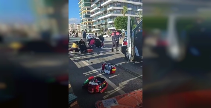 Alanya'da trafik kazası: 2 kişi hayatını kaybetti, 1 kişi ağır yaralandı