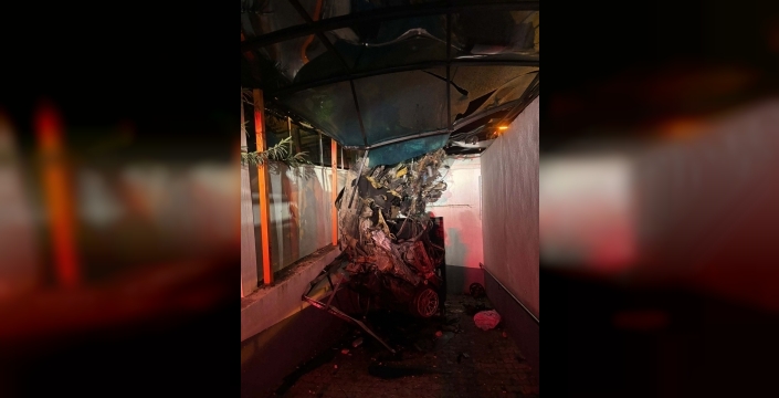 Alanya'da yaya alt geçidine düşen otomobilin sürücüsü hayatını kaybetti