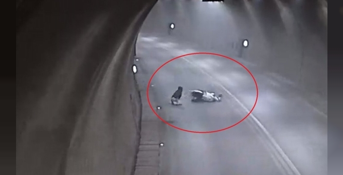 Amasya'daki tünelde motosikletin takla attığı kaza güvenlik kamerasında
