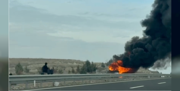 Ankara-Eskişehir yolunda dehşet anları: Seyir halindeki otobüs alevlere teslim oldu!
