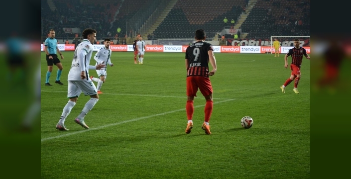 Arca Çorum FK, Sakaryaspor'u 2-0 mağlup etti