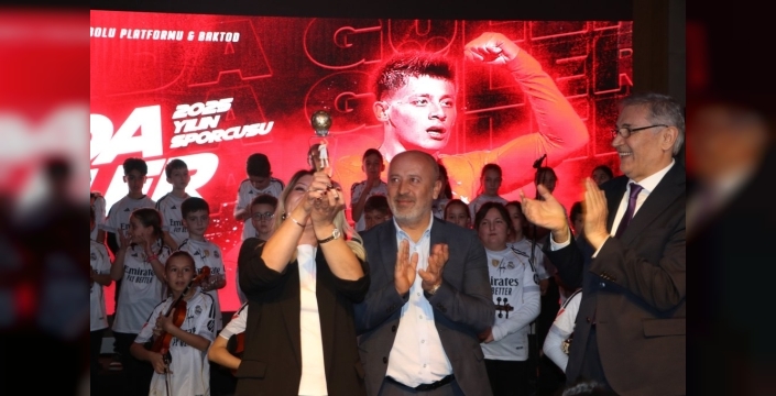 Arda Güler'in annesi ve ablası, yılın sporcusu ödülünde duygusal anlar yaşadı