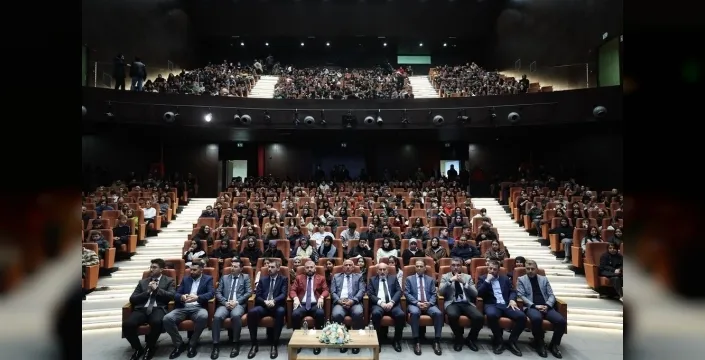 Arnavutköy Belediyesi, gençler için dijital eğitim platformu ArnAkademi'yi tanıttı