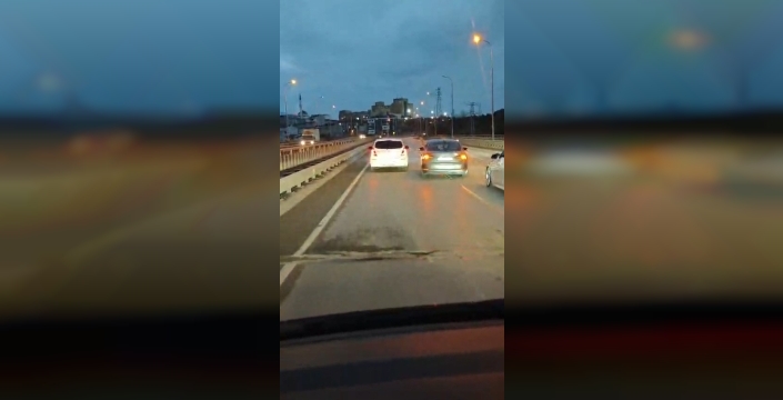 Arnavutköy'de düğün konvoyunda tehlikeli anlar: Trafik yavaşlatıldı, havaya ateş açıldı!