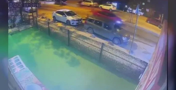 Arnavutköy'de yürek burkan kaza: Yaya metrelerce savruldu, durumu ağır