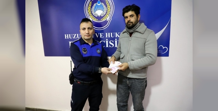ATM'de unutulan 5 bin TL, Afgan işçinin umuduna dönüştü