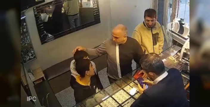 Bağcılar'da altın dolu keseyi bulan çocuklar, sahibini şaşırttı!