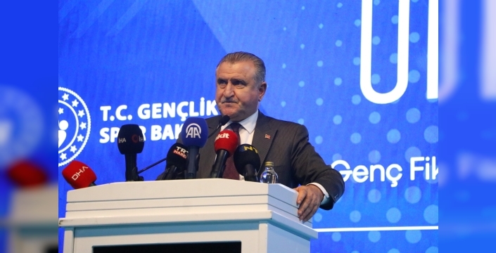 Bakan Bak'tan gençlere güven mesajı: Türkiye yüzyılı, sizin yüzyılınız olacak