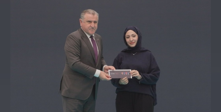 Bakan Bak'tan gençlere ilham veren çağrı: 'Geleceğimiz sizlersiniz