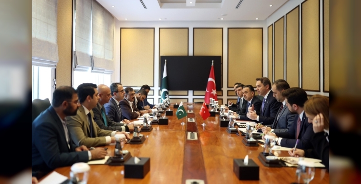 Bakan Bayraktar Pakistan'da: Enerji iş birliği için kritik görüşme