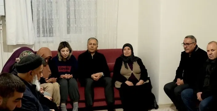 Bakan Yerlikaya, şehit polis memuru Koçyiğit'in ailesini ziyaret etti