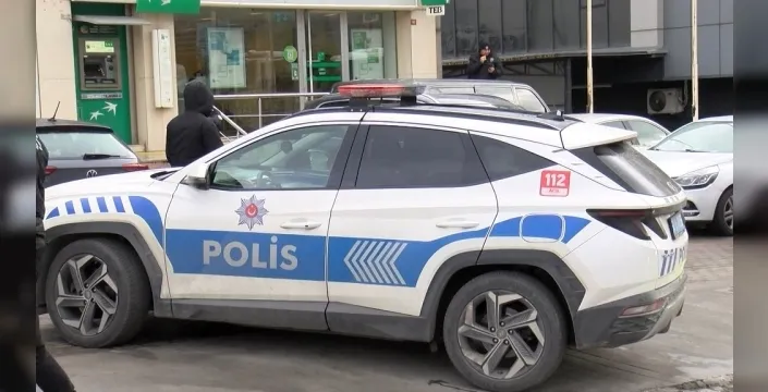 Başakşehir'de yüklü para gasp girişimi: Havaya ateş açılınca şüpheliler kaçtı