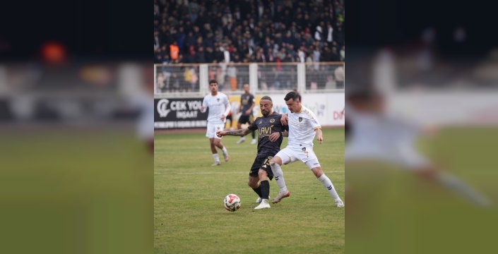 Batman Petrolspor, Bucaspor'u tek golle devirerek liderlik koltuğuna oturdu