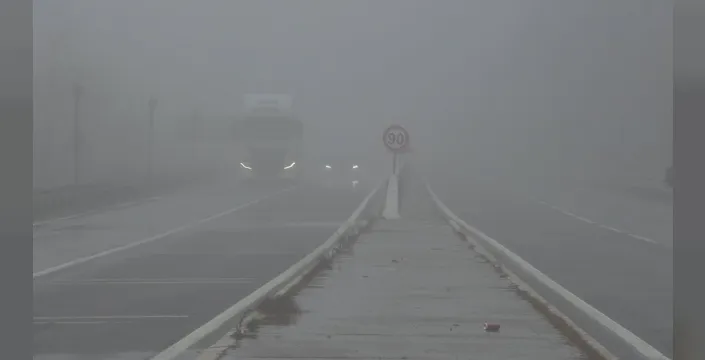 Bolu Dağı'nda sis ve yağmur ulaşımı yavaşlattı, hafta sonu kar geliyor!