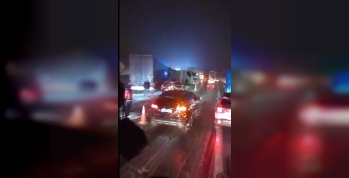 Bolu Dağı Tüneli çıkışında kar paniği: 6 araç zincirleme kaza yaptı!