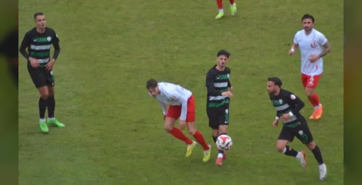 Boluspor, Serik Spor'u deplasmanda 4-1'lik skorla mağlup etti