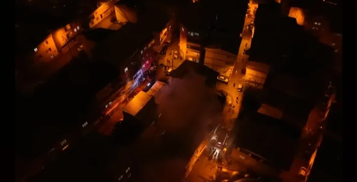 Bursa'da apartman deposunda aküler alev aldı: Bir kişi dumandan etkilendi