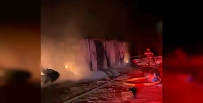 Bursa'da işçi barakası söndürülmeyen sigaradan alev alev yandı