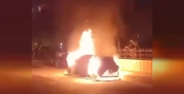 Bursa'da seyir halindeki otomobil alev aldı, sürücü son anda kaçtı