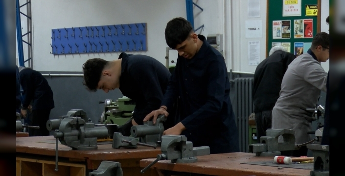 Bursa'daki meslek lisesi, 27 ülkeye yedek parça ihraç ediyor!