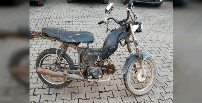 Çalıntı motosikletle yakalanan ehliyetsiz sürücüye 19 bin TL'yi aşan ceza kesildi