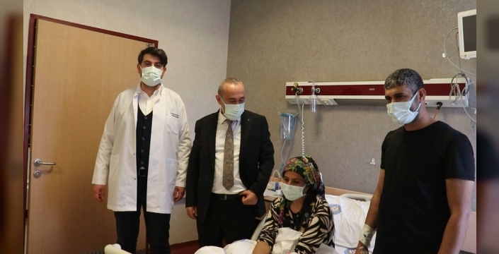 Canından can verdi: Koca, eşine karaciğerini bağışlayarak hayata tutundurdu