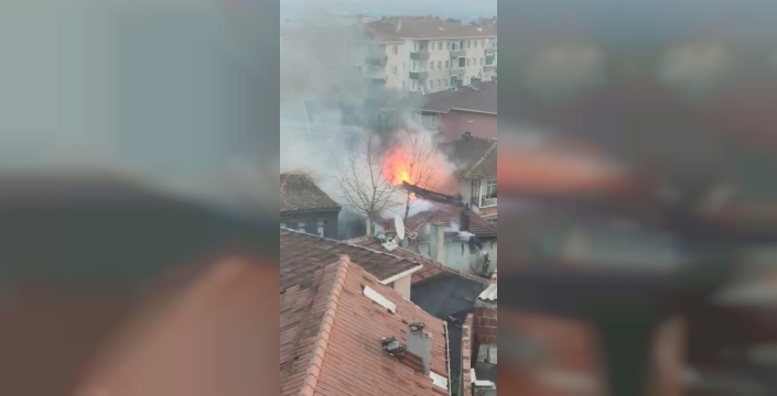 Çatalca'da müstakil ev alevlere teslim oldu, can kaybı yaşanmadı