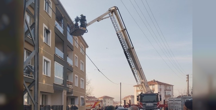 Çubuk'ta yürekler ağza geldi: 3. kattaki dairede korkutan yangın!