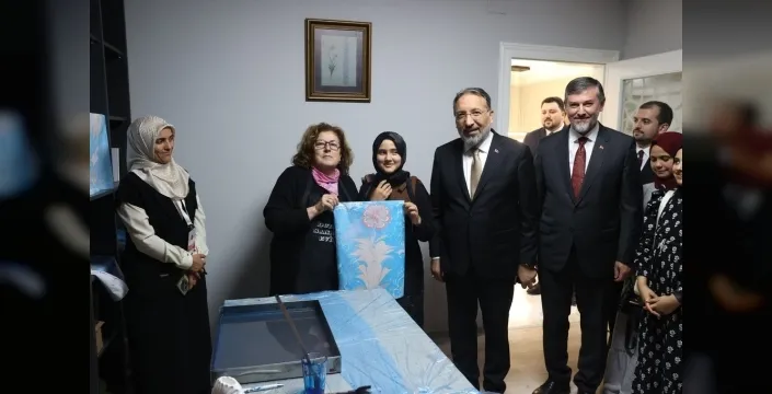 Diyanet İşleri Başkanı Arpaguş, depremzede Hatay'da gençlerle bir araya geldi