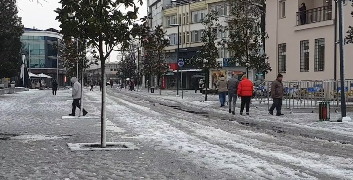 Düzce'de 37 köy yolu kar nedeniyle kapandı