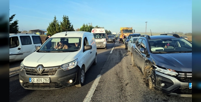 Edirne'de yoğun sis nedeniyle zincirleme kaza: 5 yaralı