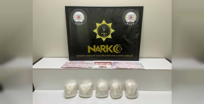 Edremit'te durdurulan araçta 5 kilo metamfetamin ele geçirildi; 4 şüpheli gözaltında