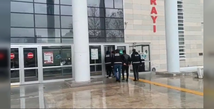 Ehliyet sınavında şok: Kopya çekenlere suçüstü yakalandılar!