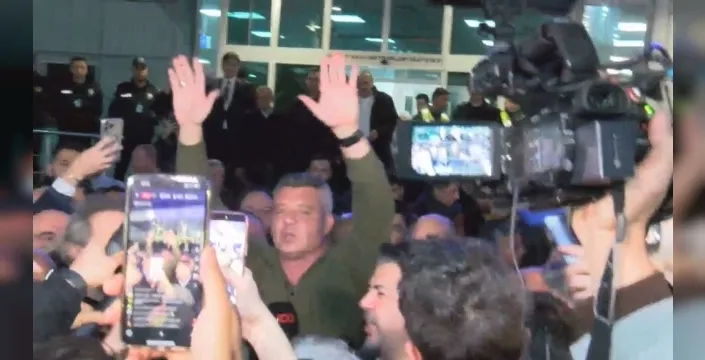 Fenerbahçe Başkanı Sadettin Saran, uyuşturucu soruşturması kapsamında ifade vermek için İstanbul'a döndü