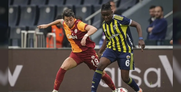 Fenerbahçe, derbide Galatasaray'ı devirerek liderliği ele geçirdi