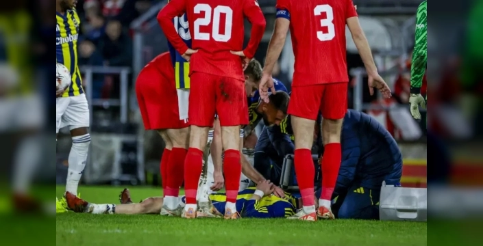 Fenerbahçe'yi Brann maçında korkutan an! İsmail Yüksek yerde kaldı, oyuna devam edemedi