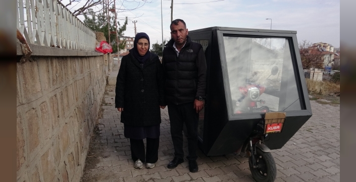 Görme engelli eşini iş yerine götüren kadının isteği karşılandı