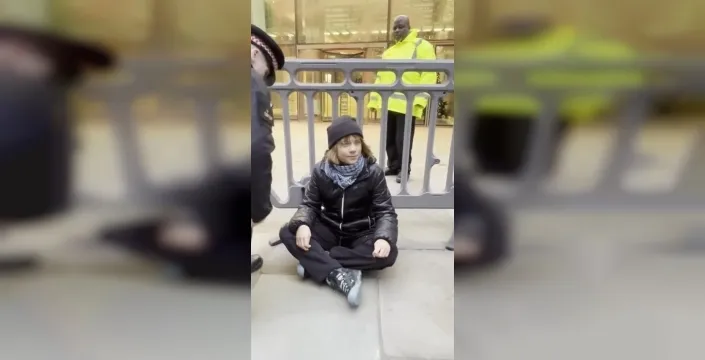 Greta Thunberg, Londra'daki Filistin eyleminde gözaltına alındı