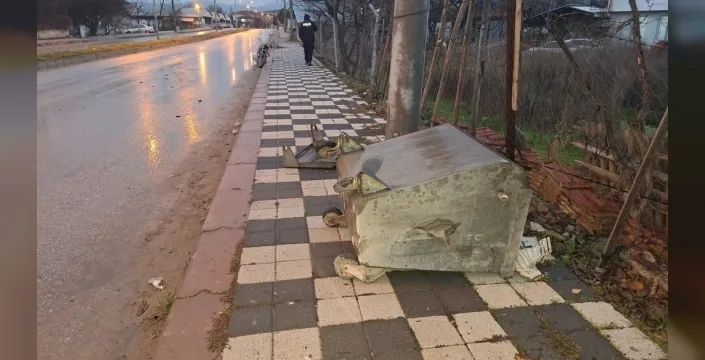 Hisarcık'ta yürek burkan kaza: Motosiklet çöp konteynerine daldı, genç hayatını kaybetti!