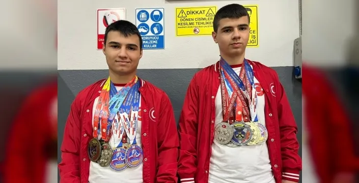 İkiz kardeşler, bilek güreşinde dünya ve Avrupa şampiyonu oldu