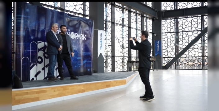 İstanbul'da teknoloji buluşması: Medeniyet Teknopark'tan girişimciler ve Migros One bir araya geldi