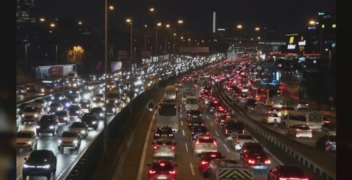 İstanbul derbisi öncesi trafik kabusu: Yoğunluk yüzde 90'a dayandı