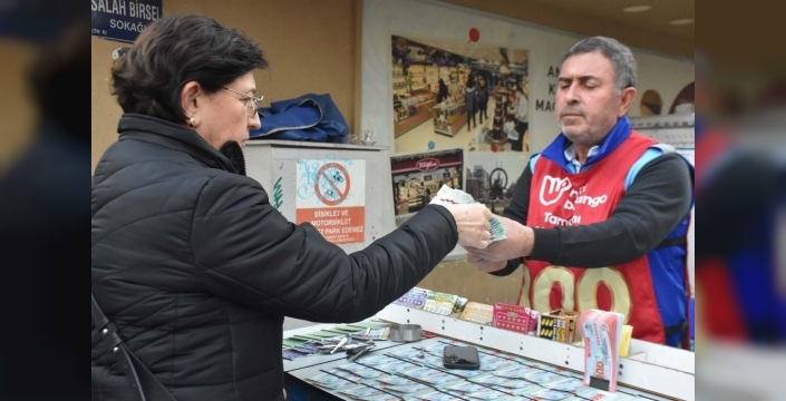 İzmir'de 800 milyon TL'lik rekor ikramiye heyecanı: Bayilerin önünde kuyruklar oluştu