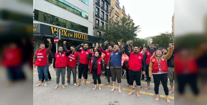 İzmir'de belediye işçilerinden 'çıplak ayaklı' protesto: Haklarımız gasp ediliyor!
